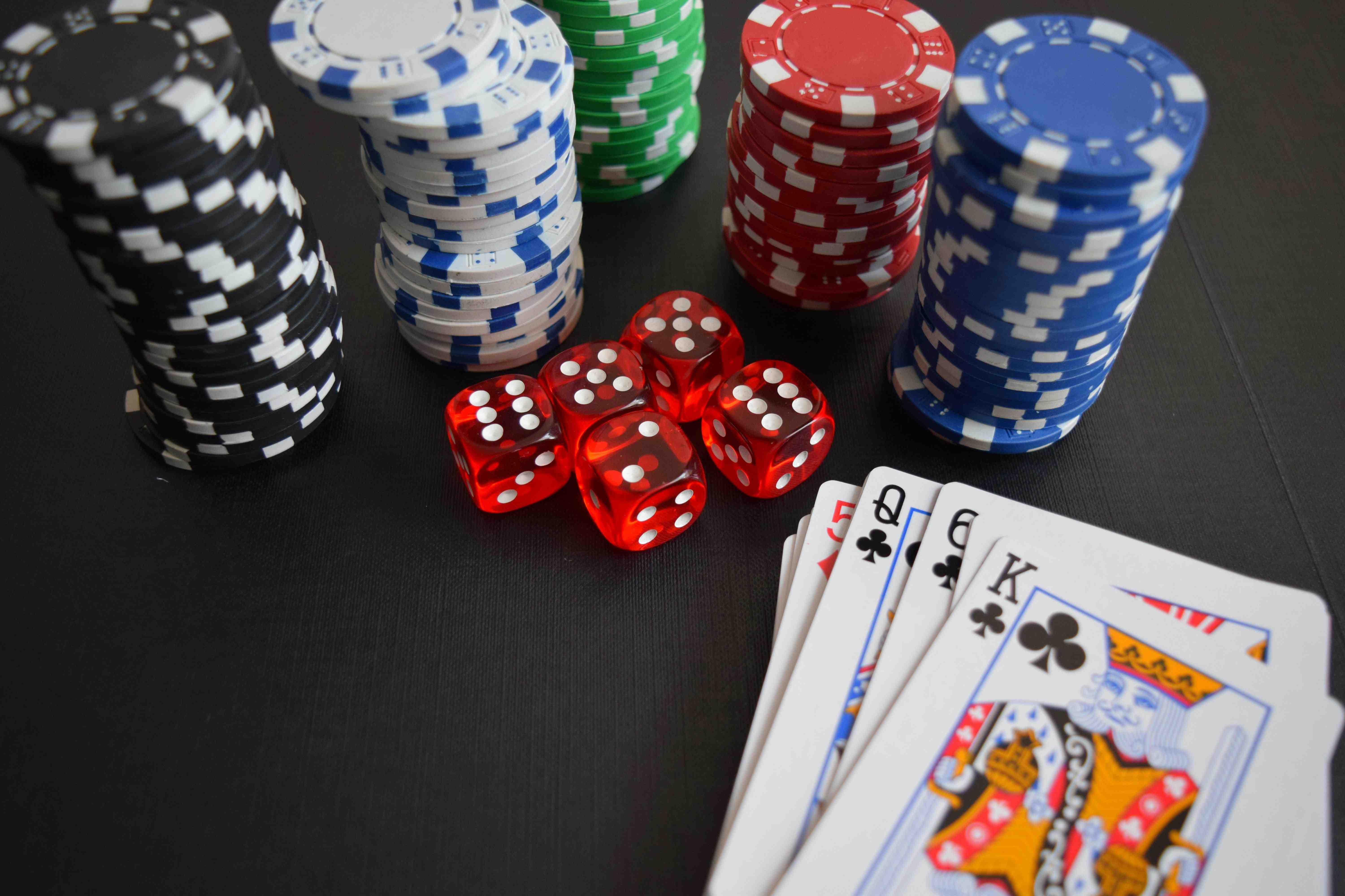 MYN66 App Feature – Myanmar ကစားသမား Slot Casino ကတ်ဂိမ်း MMK ငွေသွင်းနေသောမြင်ကွင်း